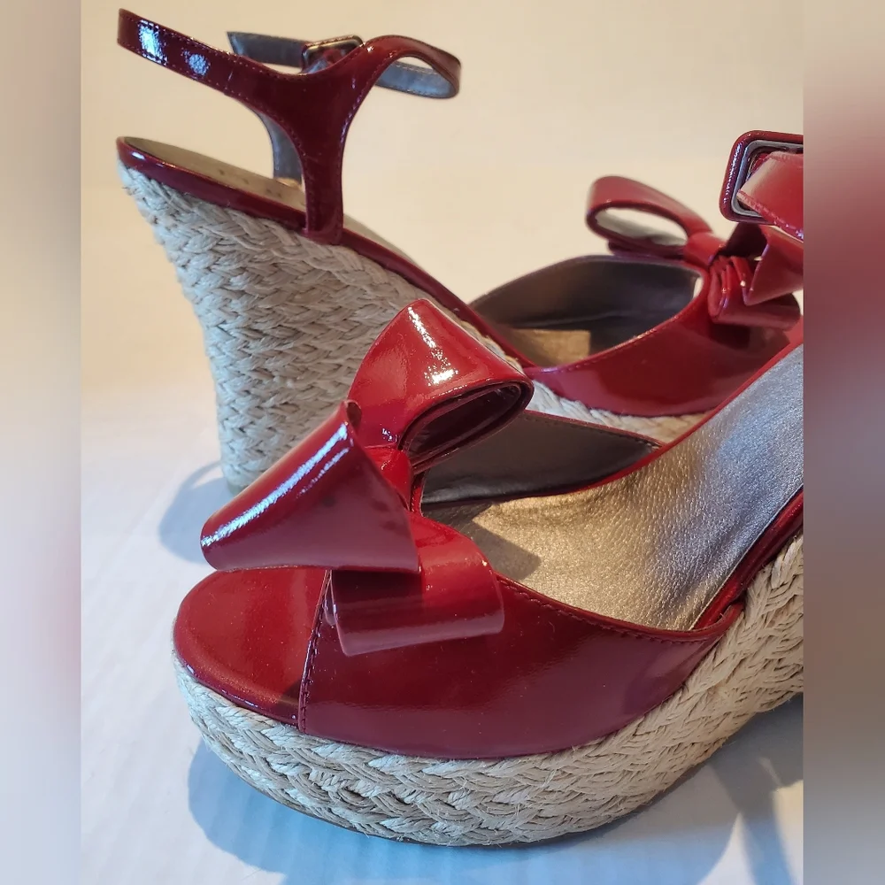 Moda Spana Red Patent Wedge Sandals Sz 10